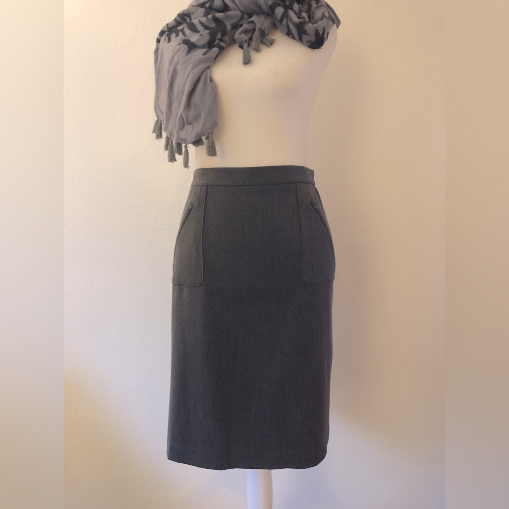 Grace Elements. Size 6. Grey.